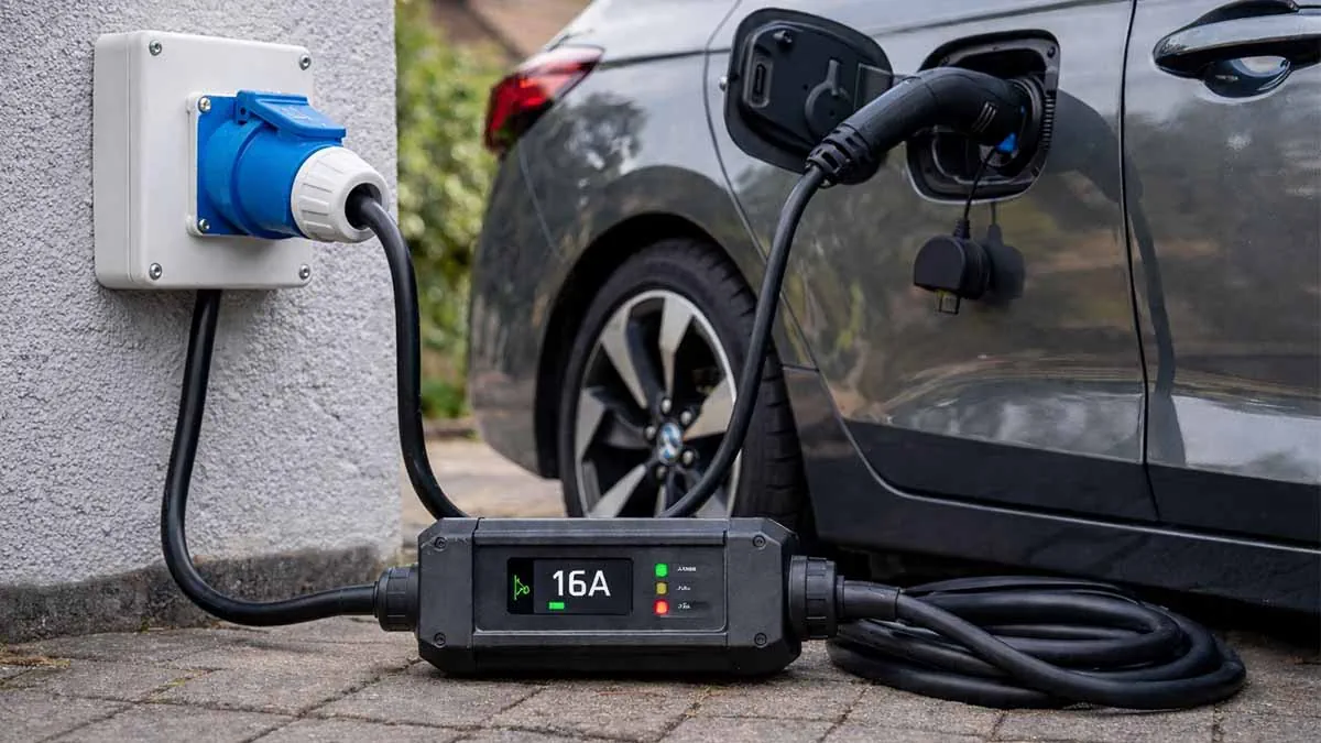 CEE (IEC 60309) Blue 16A vs 32A for Portable EV Charging